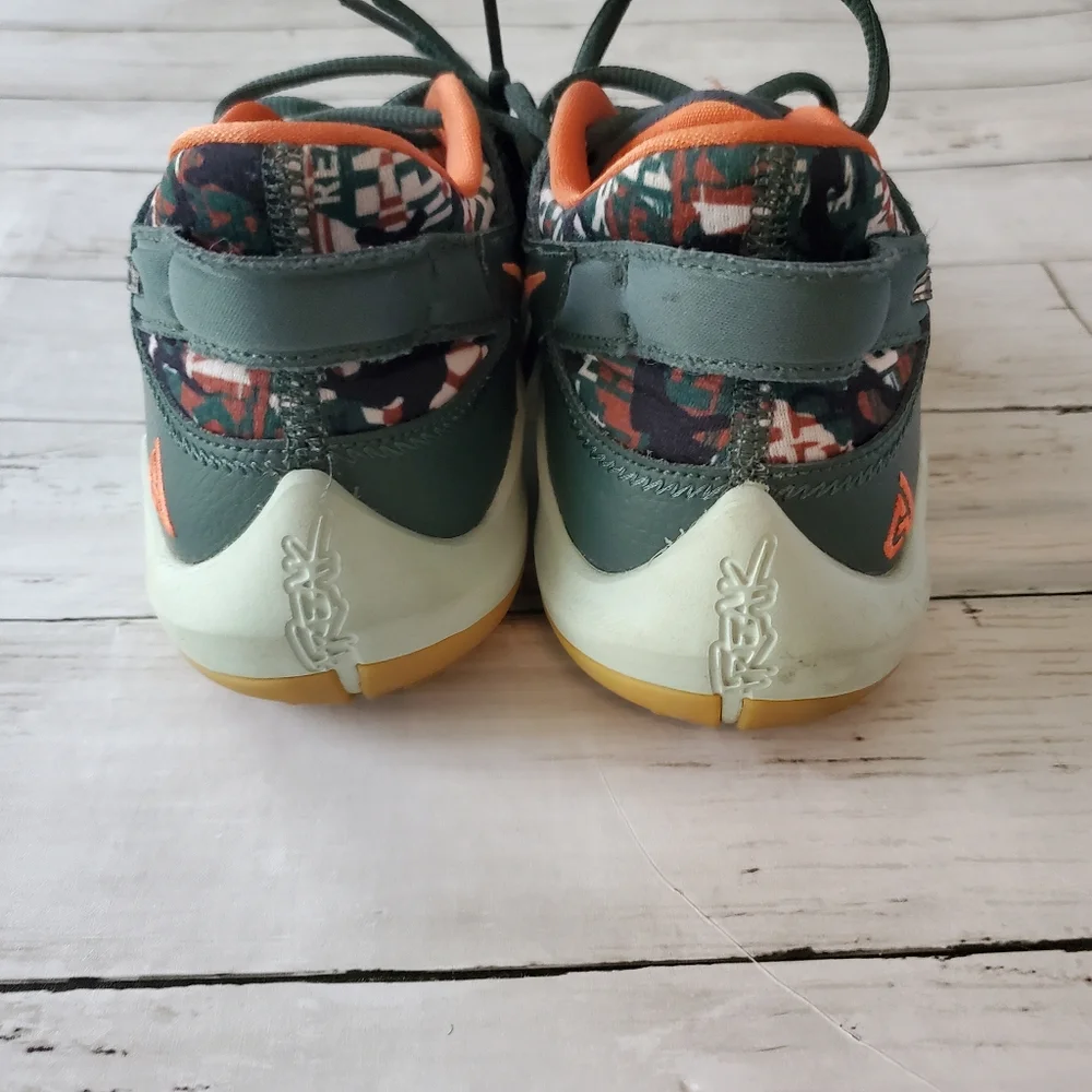 Nike zoom‎ freak 2 vintage green pistachio frost and orange sneakers
